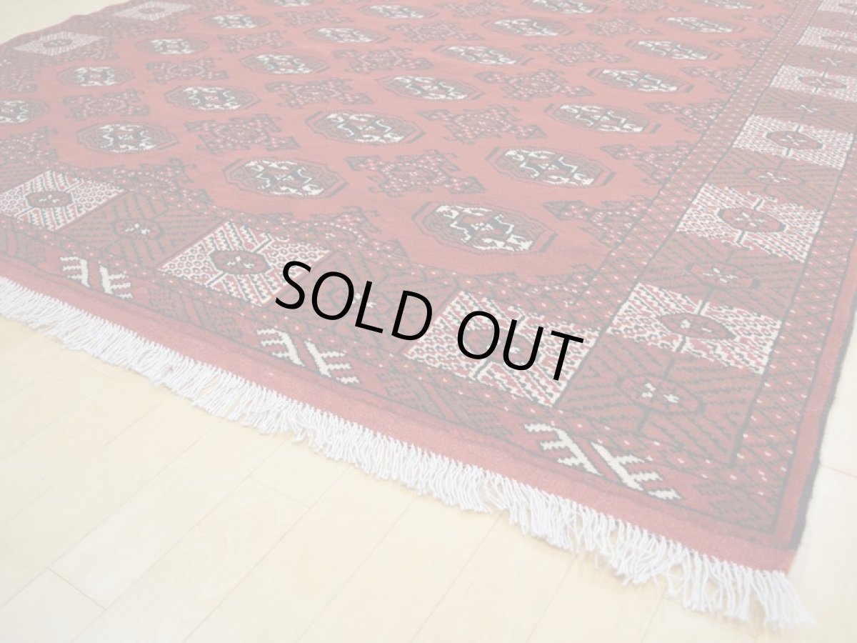 画像11: 新品 ペルシャ 絨毯 トルクメン 縦3m 6? 6帖 リビング ダイニング 3人掛けソファ サイズ 291 x 201 cm A119 天然 肉厚 ウール 手織り ハンドメイド トライバル ラグ マット カーペット 赤 幾何学模様 民族柄 (11)