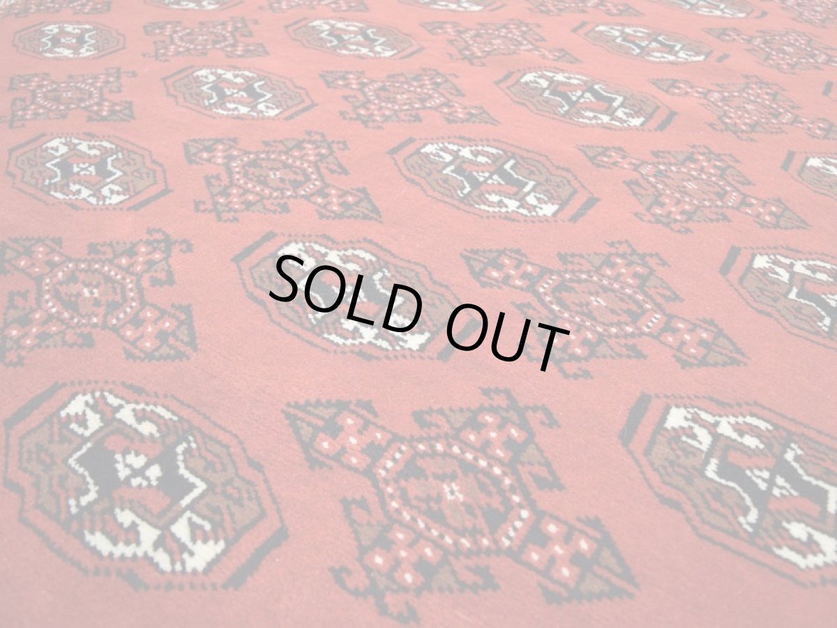 画像12: 新品 ペルシャ 絨毯 トルクメン 縦3m 6? 6帖 リビング ダイニング 3人掛けソファ サイズ 291 x 201 cm A119 天然 肉厚 ウール 手織り ハンドメイド トライバル ラグ マット カーペット 赤 幾何学模様 民族柄 (12)