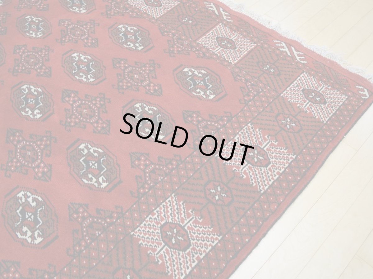 画像9: 新品 ペルシャ 絨毯 トルクメン 縦3m 6? 6帖 リビング ダイニング 3人掛けソファ サイズ 291 x 201 cm A119 天然 肉厚 ウール 手織り ハンドメイド トライバル ラグ マット カーペット 赤 幾何学模様 民族柄 (9)