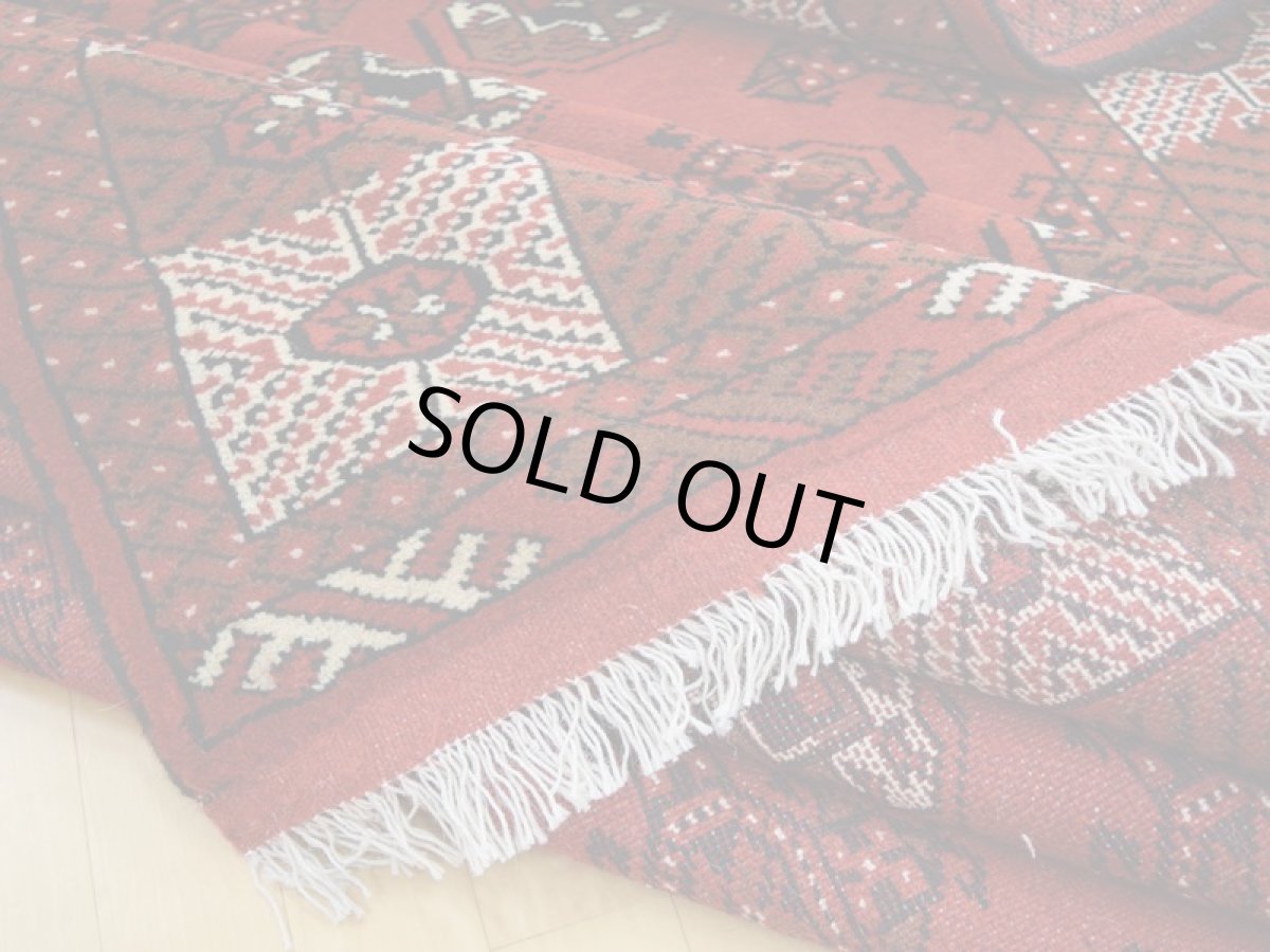 画像15: 新品 ペルシャ 絨毯 トルクメン 縦3m 6? 6帖 リビング ダイニング 3人掛けソファ サイズ 291 x 201 cm A119 天然 肉厚 ウール 手織り ハンドメイド トライバル ラグ マット カーペット 赤 幾何学模様 民族柄 (15)