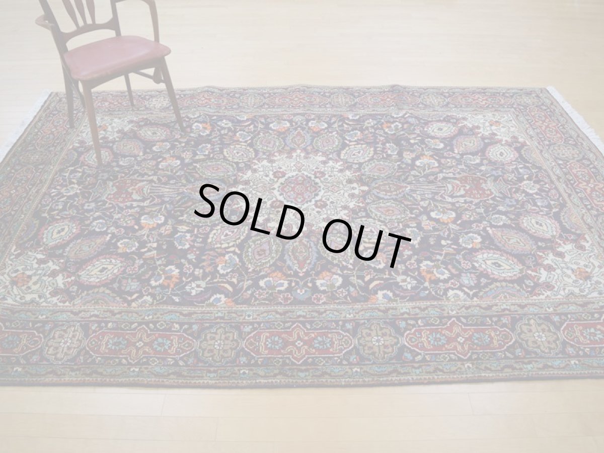 画像3: 良品 ペルシャ 絨毯 タブリーズ 縦3m 6.2? 6帖 リビング ダイニング 3人掛けソファ コーナーソファ 大判 サイズ 300 x 205 cm No.a172 手織り トライバル ラグ 天然 ウール 敷物 マット カーペット 紺 青 メダリオン 草木 花 柄 ヴィンテージ ビンテージ (3)