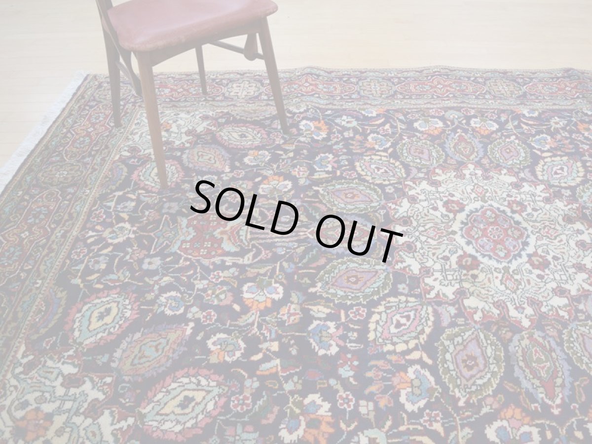 画像2: 良品 ペルシャ 絨毯 タブリーズ 縦3m 6.2? 6帖 リビング ダイニング 3人掛けソファ コーナーソファ 大判 サイズ 300 x 205 cm No.a172 手織り トライバル ラグ 天然 ウール 敷物 マット カーペット 紺 青 メダリオン 草木 花 柄 ヴィンテージ ビンテージ (2)