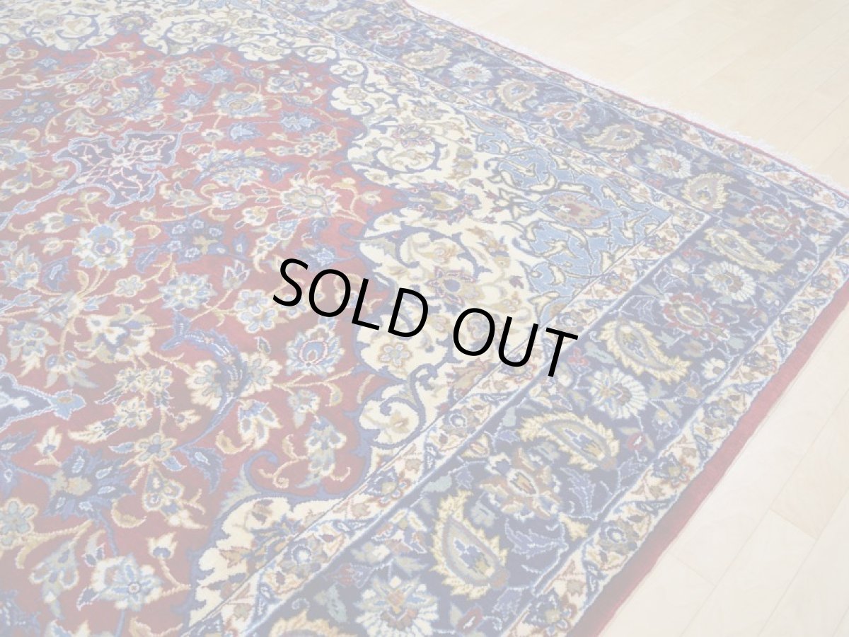 画像9: 美品 ペルシャ 絨毯 ナジャファバド 縦3.8m 9.8? 10帖 リビング ダイニング 3人掛けソファ コーナーソファ 大判 サイズ 375 x 260 cm No.a114 肉厚 天然 ウール 手織り トライバル ラグ 敷物 マット カーペット 赤 メダリオン ヴィンテージ ビンテージ (9)