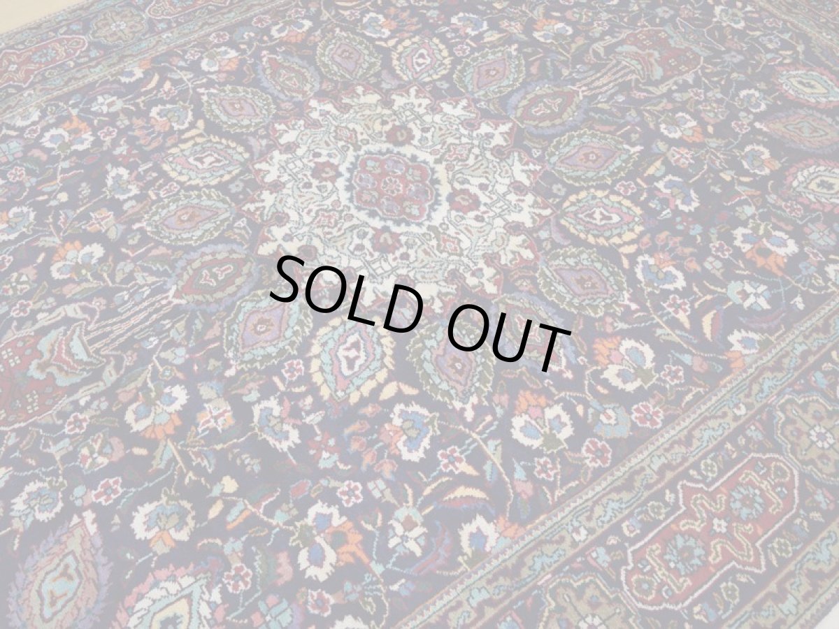 画像9: 良品 ペルシャ 絨毯 タブリーズ 縦3m 6.2? 6帖 リビング ダイニング 3人掛けソファ コーナーソファ 大判 サイズ 300 x 205 cm No.a172 手織り トライバル ラグ 天然 ウール 敷物 マット カーペット 紺 青 メダリオン 草木 花 柄 ヴィンテージ ビンテージ (9)