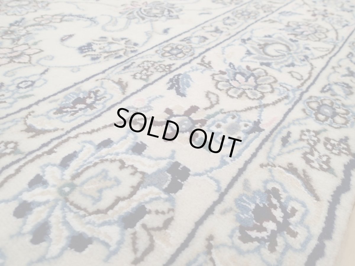 画像12: 新品 ペルシャ 絨毯 ナイン 9la ノーラー 縦2m 3.3㎡ 3帖 リビング ダイニング 2人掛け ソファ サイズ 235 x 158 cm 188 ウール 手織り ラグ ハンドメイド カーペット 敷物 クラシック スタイル 生成り 青 n-188-235158s087-0201 (12)