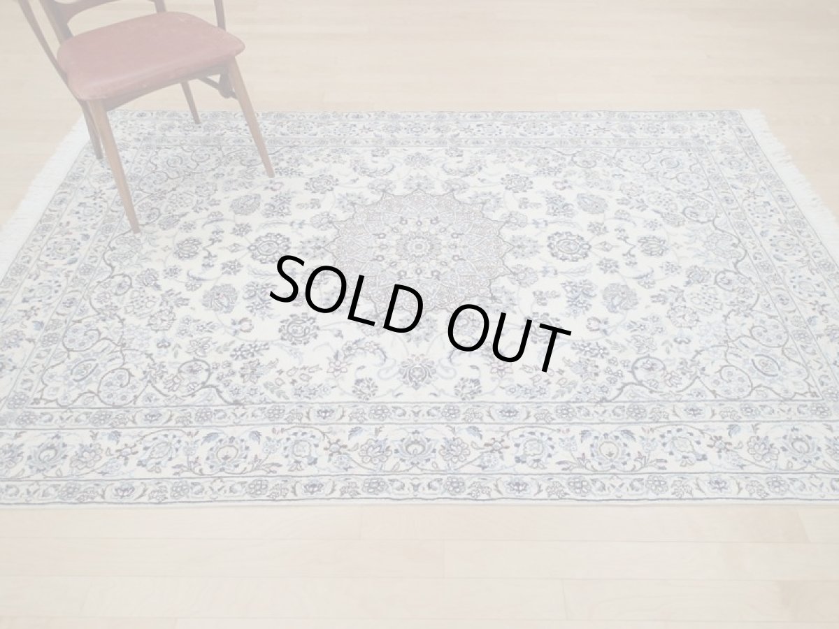 画像2: 新品 ペルシャ 絨毯 ナイン 9la ノーラー 縦2m 3.3㎡ 3帖 リビング ダイニング 2人掛け ソファ サイズ 235 x 158 cm 188 ウール 手織り ラグ ハンドメイド カーペット 敷物 クラシック スタイル 生成り 青 n-188-235158s087-0201 (2)