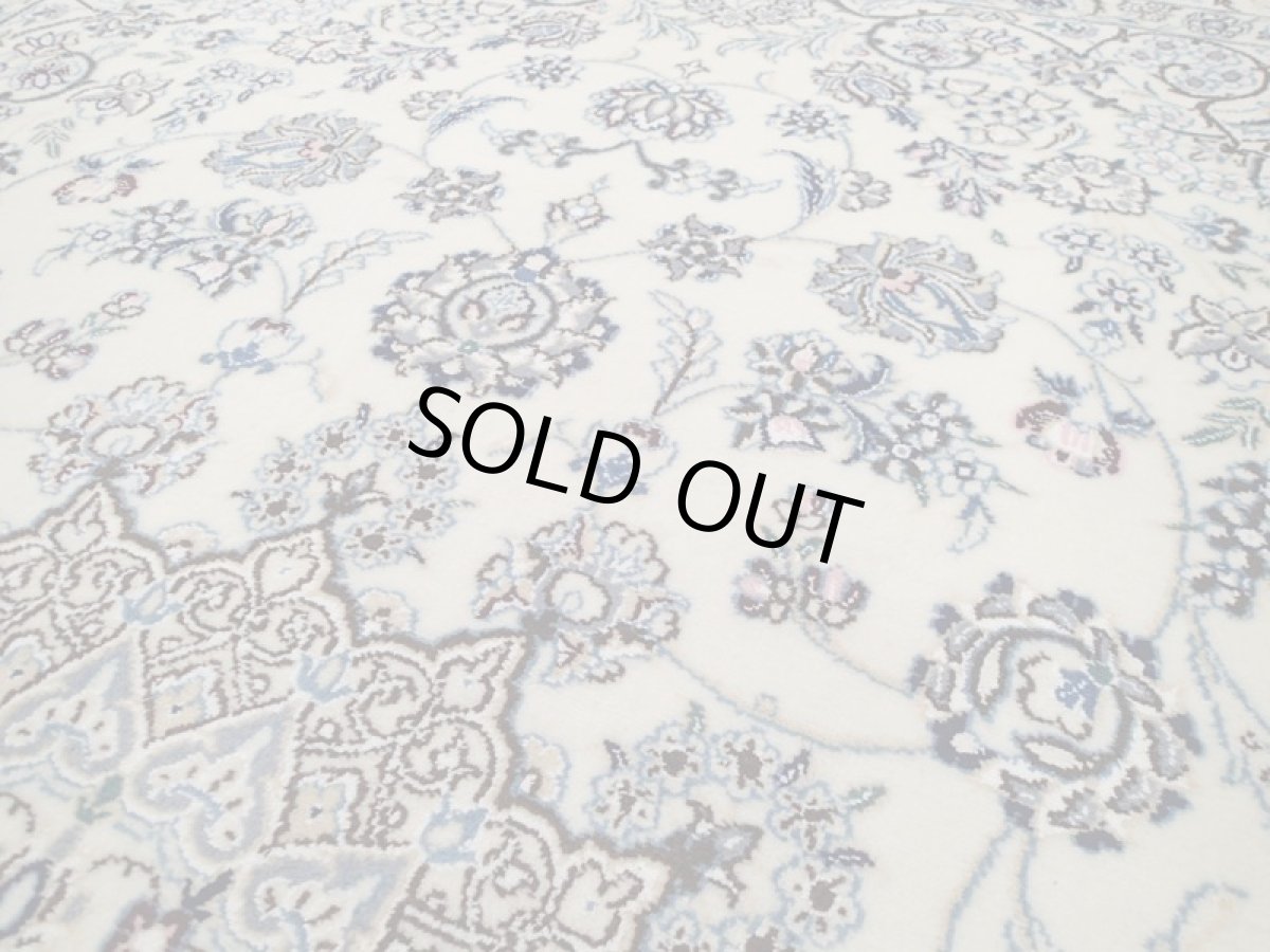 画像11: 新品 ペルシャ 絨毯 ナイン 9la ノーラー 縦2m 3.3㎡ 3帖 リビング ダイニング 2人掛け ソファ サイズ 235 x 158 cm 188 ウール 手織り ラグ ハンドメイド カーペット 敷物 クラシック スタイル 生成り 青 n-188-235158s087-0201 (11)