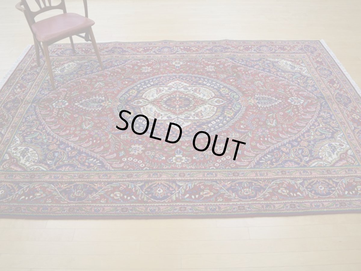 画像3: 良品 ペルシャ 絨毯 タブリーズ 縦3m 6? 6帖 リビング ダイニング 3人掛けソファ コーナーソファ 大判 サイズ 295 x 205 cm No.a130 手織り トライバル ラグ 天然 ウール 敷物 マット カーペット 赤 メダリオン 草木 花 柄 ヴィンテージ ビンテージ (3)