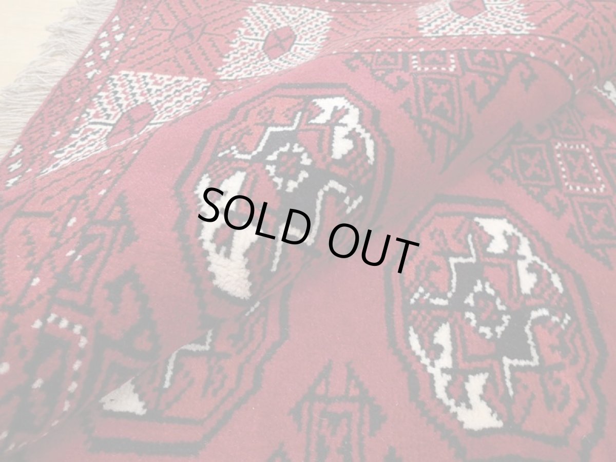 画像16: 新品 ペルシャ 絨毯 トルクメン 縦2.4m 3.8㎡ 3帖 リビング ダイニング 2〜3人掛け ソファ サイズ 235 x 162 cm A129 天然 肉厚 ウール 手織り ハンドメイド トライバル ラグ マット カーペット 赤 エンジ  ギュル 幾何学模様 民族柄 n-a129-235162-h033-034 (16)