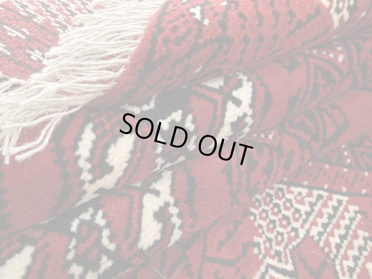 画像17: 新品 ペルシャ 絨毯 トルクメン 縦2.4m 3.8㎡ 3帖 リビング ダイニング 2〜3人掛け ソファ サイズ 235 x 162 cm A129 天然 肉厚 ウール 手織り ハンドメイド トライバル ラグ マット カーペット 赤 エンジ  ギュル 幾何学模様 民族柄 n-a129-235162-h033-034 (17)