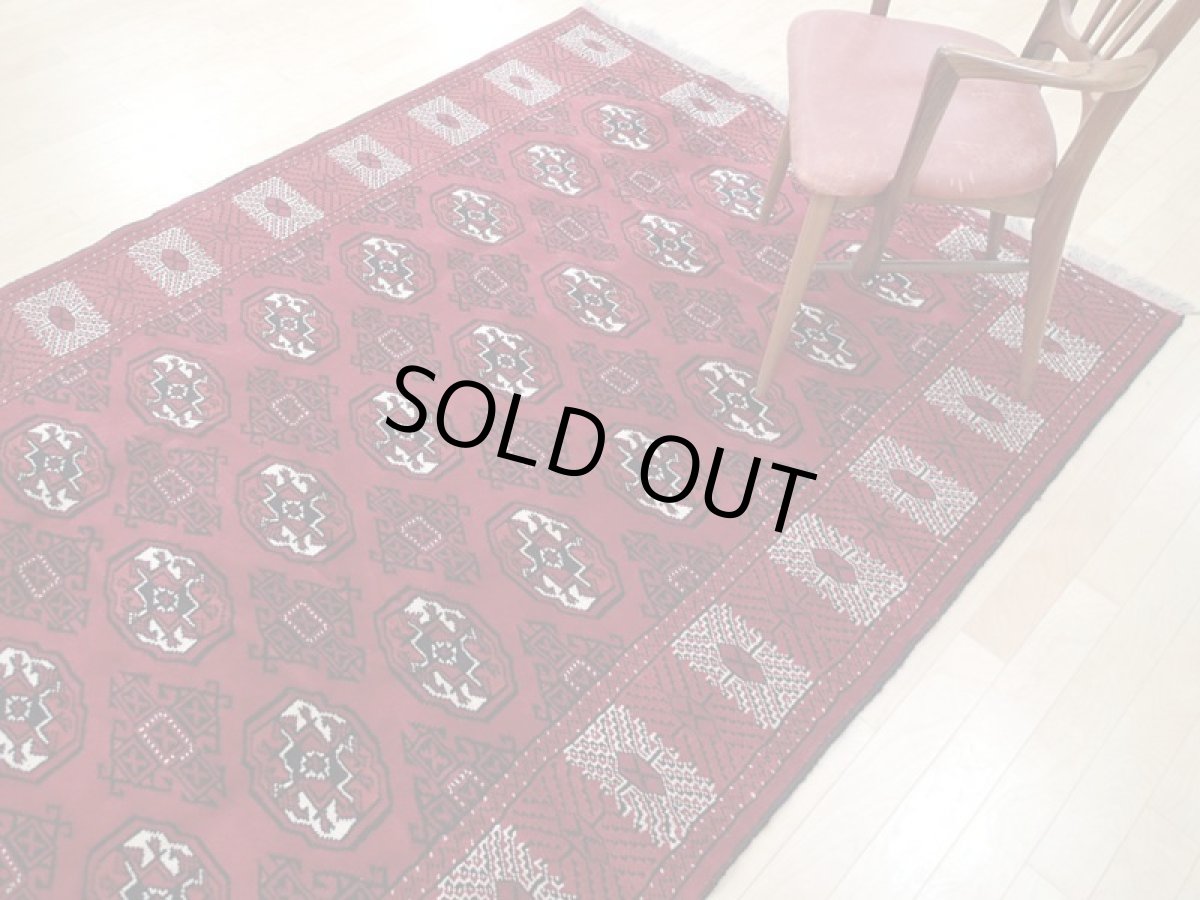 画像8: 新品 ペルシャ 絨毯 トルクメン 縦2.4m 3.8㎡ 3帖 リビング ダイニング 2〜3人掛け ソファ サイズ 235 x 162 cm A129 天然 肉厚 ウール 手織り ハンドメイド トライバル ラグ マット カーペット 赤 エンジ  ギュル 幾何学模様 民族柄 n-a129-235162-h033-034 (8)