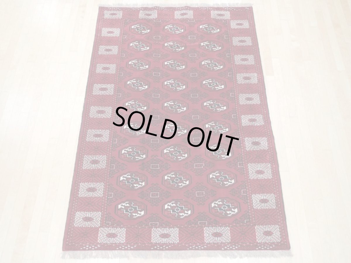 画像4: 新品 ペルシャ 絨毯 トルクメン 縦2.4m 3.8㎡ 3帖 リビング ダイニング 2〜3人掛け ソファ サイズ 235 x 162 cm A129 天然 肉厚 ウール 手織り ハンドメイド トライバル ラグ マット カーペット 赤 エンジ  ギュル 幾何学模様 民族柄 n-a129-235162-h033-034 (4)