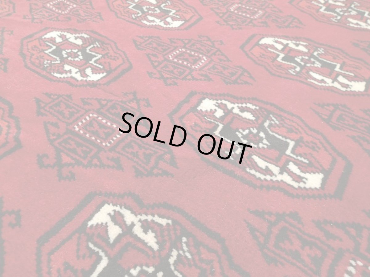 画像13: 新品 ペルシャ 絨毯 トルクメン 縦2.4m 3.8㎡ 3帖 リビング ダイニング 2〜3人掛け ソファ サイズ 235 x 162 cm A129 天然 肉厚 ウール 手織り ハンドメイド トライバル ラグ マット カーペット 赤 エンジ  ギュル 幾何学模様 民族柄 n-a129-235162-h033-034 (13)