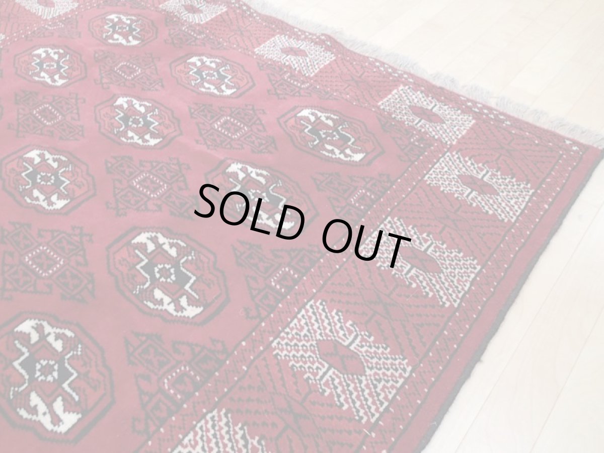 画像10: 新品 ペルシャ 絨毯 トルクメン 縦2.4m 3.8㎡ 3帖 リビング ダイニング 2〜3人掛け ソファ サイズ 235 x 162 cm A129 天然 肉厚 ウール 手織り ハンドメイド トライバル ラグ マット カーペット 赤 エンジ  ギュル 幾何学模様 民族柄 n-a129-235162-h033-034 (10)