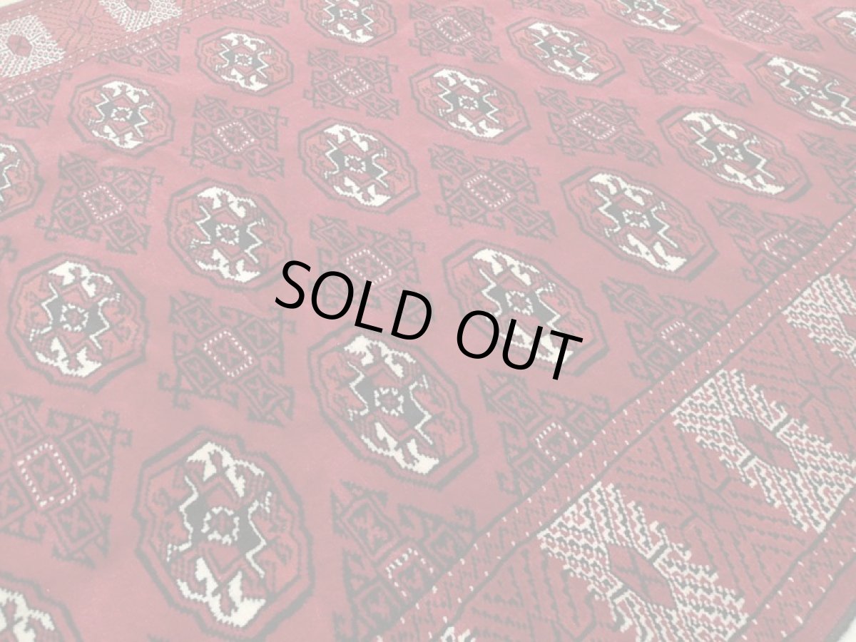 画像11: 新品 ペルシャ 絨毯 トルクメン 縦2.4m 3.8㎡ 3帖 リビング ダイニング 2〜3人掛け ソファ サイズ 235 x 162 cm A129 天然 肉厚 ウール 手織り ハンドメイド トライバル ラグ マット カーペット 赤 エンジ  ギュル 幾何学模様 民族柄 n-a129-235162-h033-034 (11)