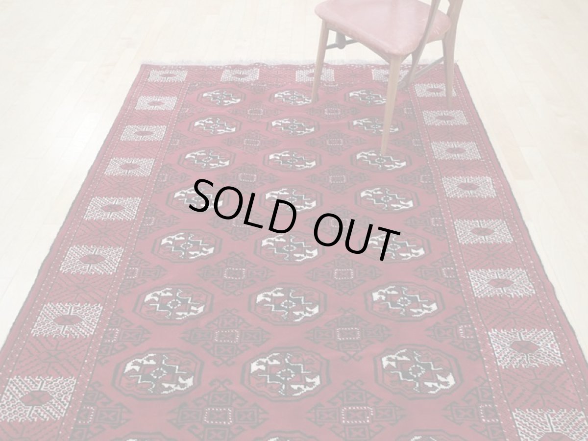 画像5: 新品 ペルシャ 絨毯 トルクメン 縦2.4m 3.8㎡ 3帖 リビング ダイニング 2〜3人掛け ソファ サイズ 235 x 162 cm A129 天然 肉厚 ウール 手織り ハンドメイド トライバル ラグ マット カーペット 赤 エンジ  ギュル 幾何学模様 民族柄 n-a129-235162-h033-034 (5)