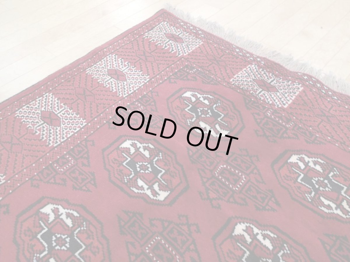 画像9: 新品 ペルシャ 絨毯 トルクメン 縦2.4m 3.8㎡ 3帖 リビング ダイニング 2〜3人掛け ソファ サイズ 235 x 162 cm A129 天然 肉厚 ウール 手織り ハンドメイド トライバル ラグ マット カーペット 赤 エンジ  ギュル 幾何学模様 民族柄 n-a129-235162-h033-034 (9)