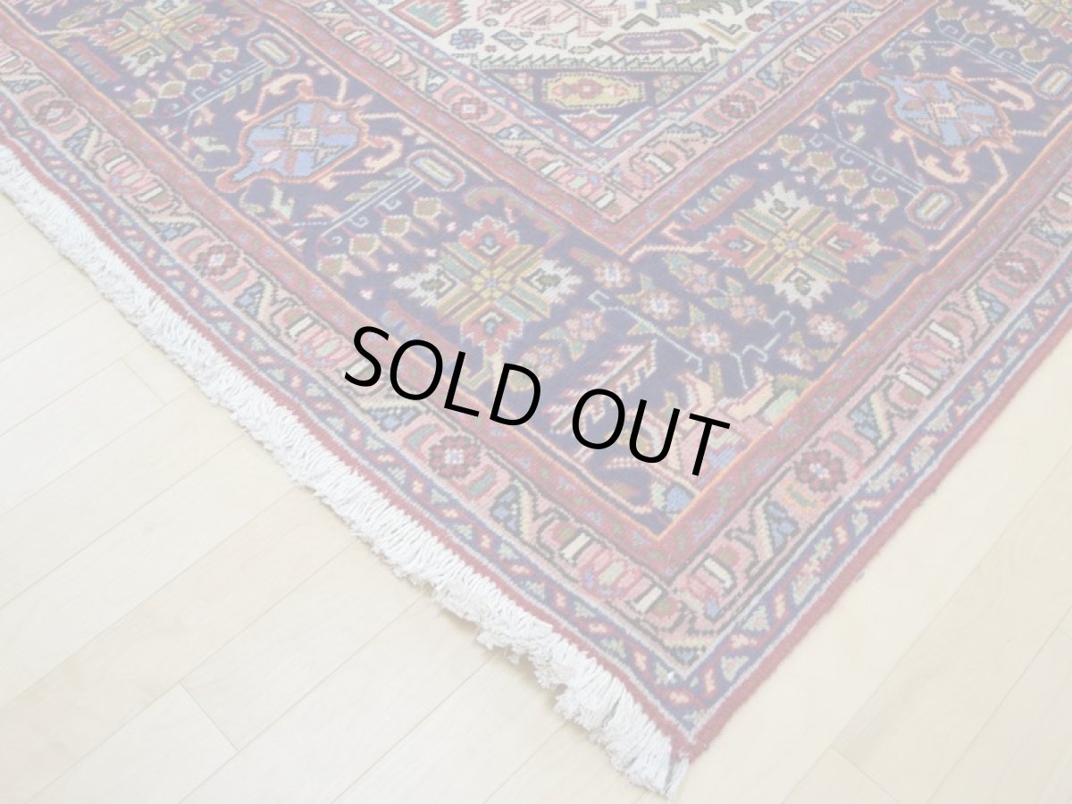 画像10: 良品 ペルシャ 絨毯 タブリーズ 縦3.6m 8.8? 6帖程度 リビング ダイニング 3人掛けソファ コーナーソファ 大判 サイズ 355 x 250 cm No.a144 手織り トライバル ラグ 天然 ウール 敷物 マット カーペット 赤 メダリオン 草木 花 柄 幾何学模様 ヴィンテージ ビンテージ (10)