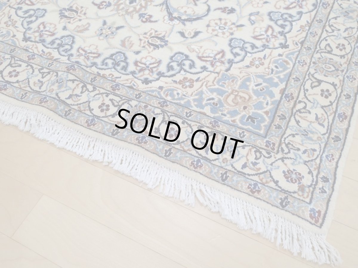 画像11: 良品 ペルシャ 絨毯 ナイン 9la ノーラー 縦1.5m センター 2人掛け ソファ サイズ 145 x 100 cm 206 ウール 手織り ラグ ハンドメイド カーペット 敷物 クラシック スタイル クリーム 生成り 白 アイボリー クリーム (11)