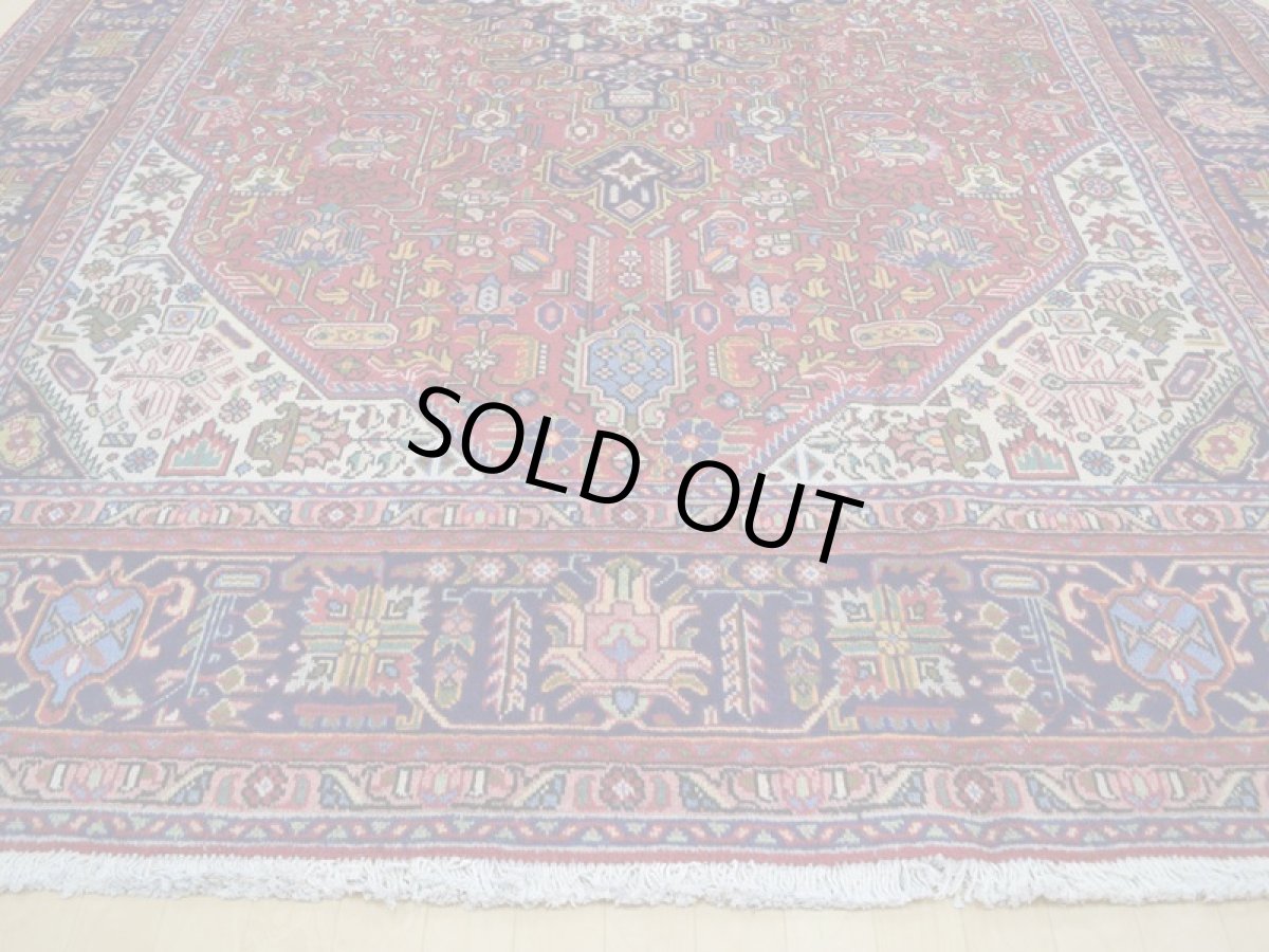 画像6: 良品 ペルシャ 絨毯 タブリーズ 縦3.6m 8.8? 6帖程度 リビング ダイニング 3人掛けソファ コーナーソファ 大判 サイズ 355 x 250 cm No.a144 手織り トライバル ラグ 天然 ウール 敷物 マット カーペット 赤 メダリオン 草木 花 柄 幾何学模様 ヴィンテージ ビンテージ (6)