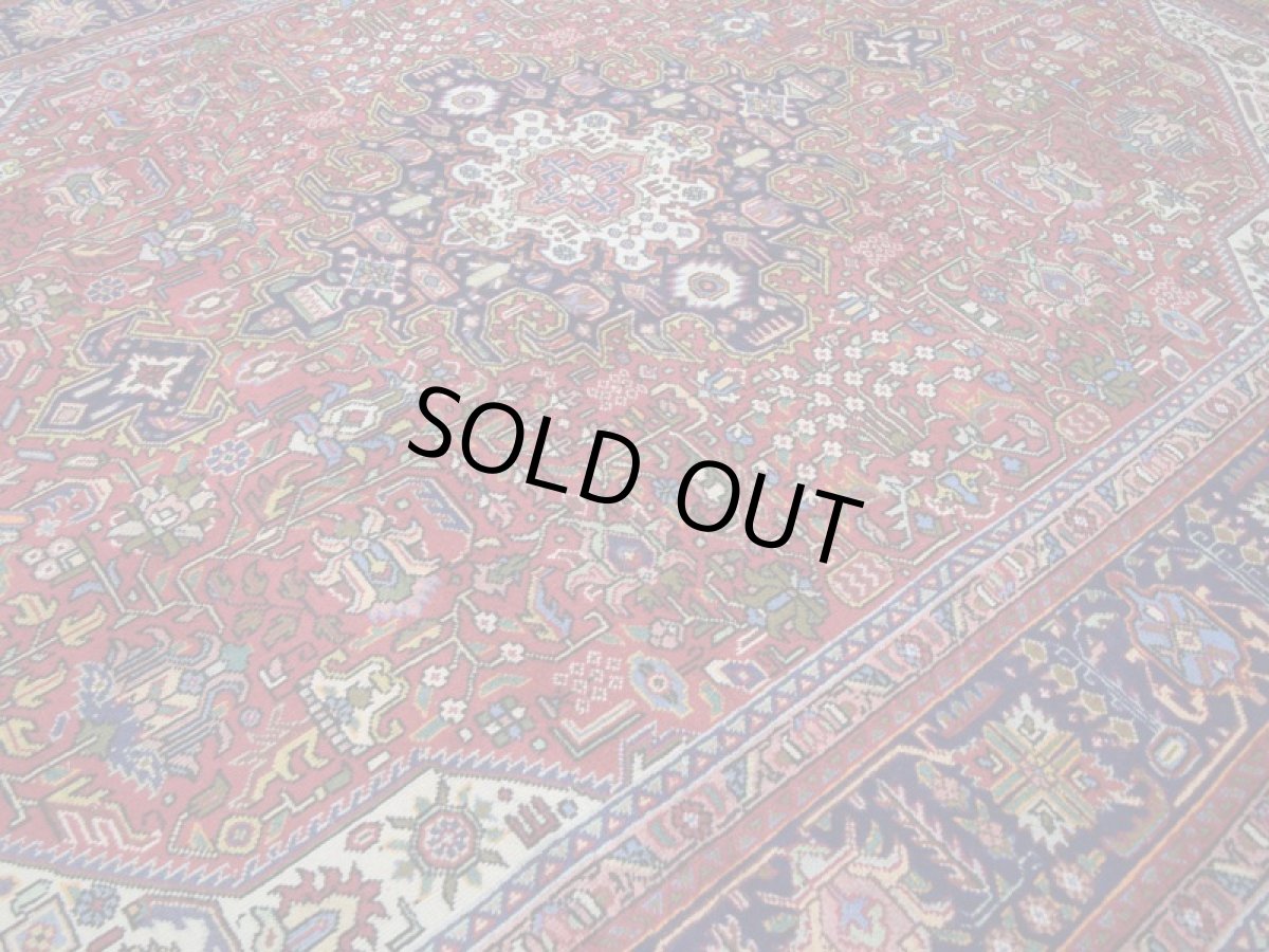 画像9: 良品 ペルシャ 絨毯 タブリーズ 縦3.6m 8.8? 6帖程度 リビング ダイニング 3人掛けソファ コーナーソファ 大判 サイズ 355 x 250 cm No.a144 手織り トライバル ラグ 天然 ウール 敷物 マット カーペット 赤 メダリオン 草木 花 柄 幾何学模様 ヴィンテージ ビンテージ (9)