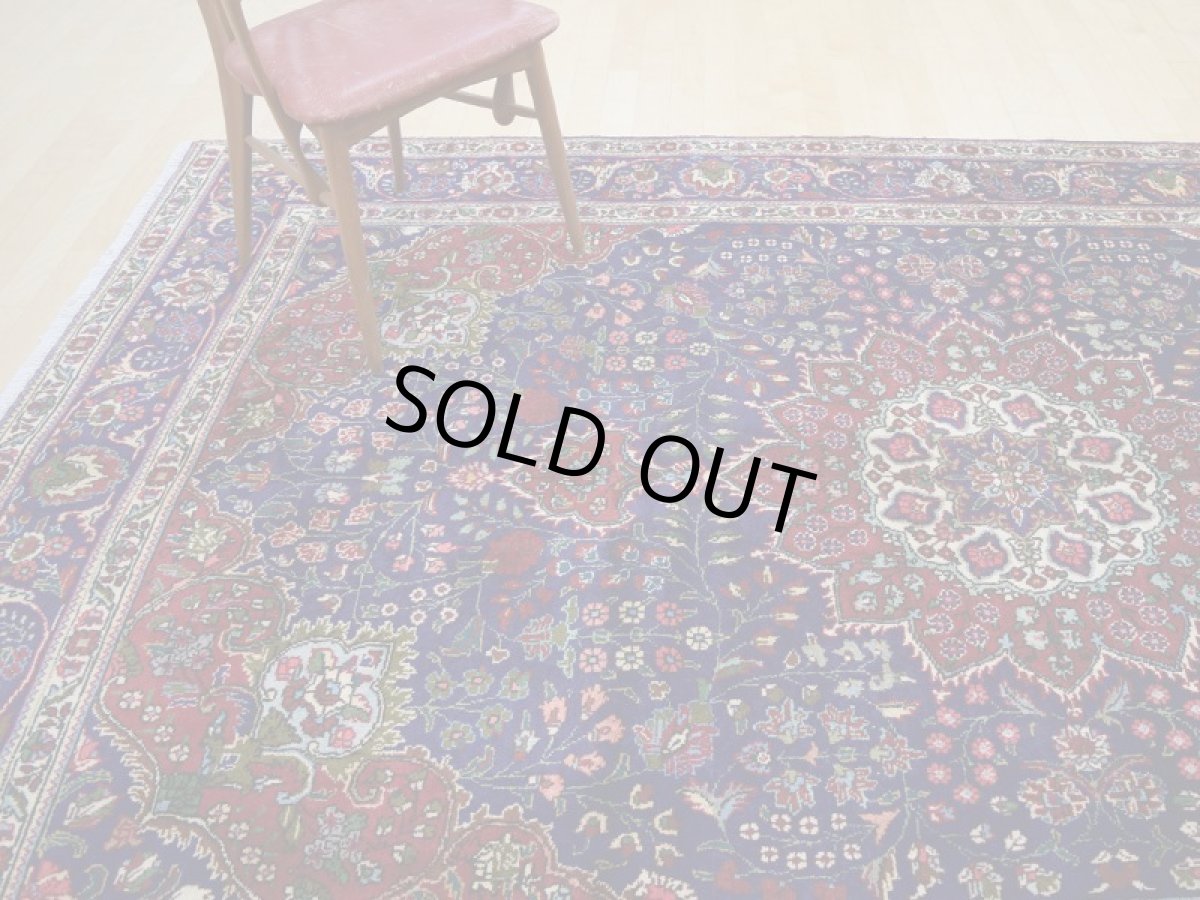 画像2: 良品 ペルシャ 絨毯 タブリーズ 縦3.1m 6.4? 6帖 リビング ダイニング 3人掛けソファ コーナーソファ 大判 サイズ 310 x 205 cm No.a159 手織り トライバル ラグ 天然 ウール 敷物 マット カーペット 紺 青 メダリオン 草木 花 柄 ヴィンテージ ビンテージ (2)