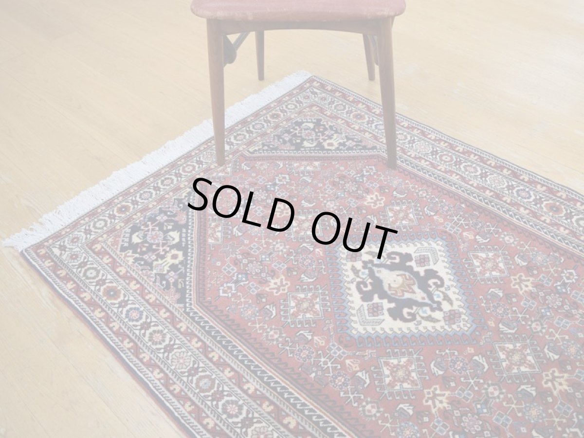 画像4: 美品 ペルシャ 絨毯 シラーズ産 縦1.5m 2人掛けソファ デスク足元 アクセント サイズ 146 x 102 cm No.278 天然 ウール 手織り トライバル ラグ 敷物 マット カーペット a-278-146102s062-093 (4)