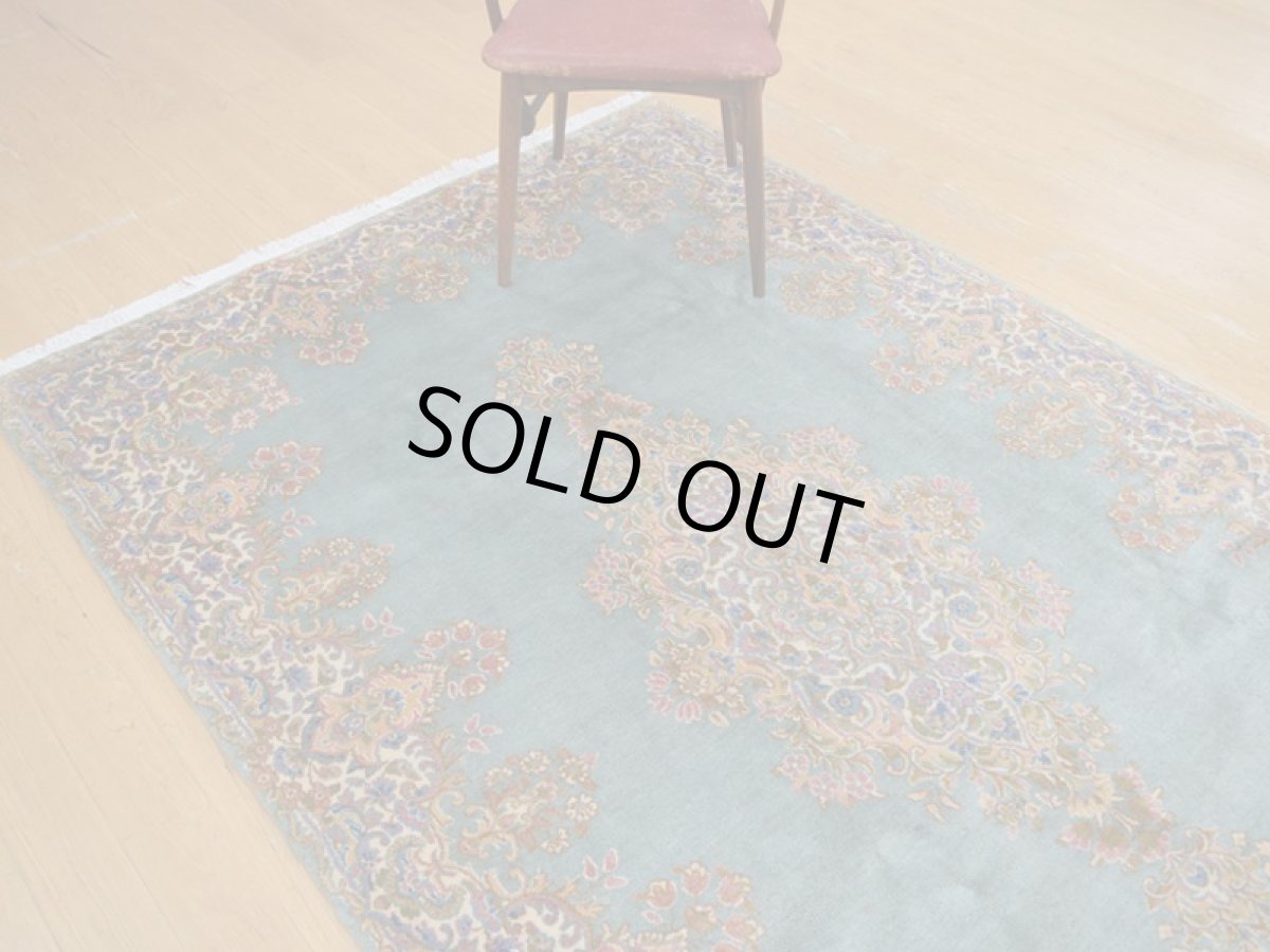 画像8: 美品 ペルシャ 絨毯 ケルマン 産 縦2.5m 3.8? 3帖 リビング ダイニング 3人掛けソファ コーナーソファ 大判 サイズ 247 x 155 cm No.258 天然 肉厚 ウール 手織り トライバル ラグ ハンドメイド マット カーペット エメラルドグリーン ヴィンテージ ビンテージ a-258-247155s006-087 (8)