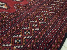 画像13: 良品 ペルシャ 絨毯 トルクメン 縦2.9m 5.6? 6帖 リビング ダイニング 3人掛けソファ サイズ 285 x 195 cm  A193 天然 肉厚 ウール 手織り ハンドメイド トライバル ラグ マット カーペット 赤茶 エンジ  幾何学模様 民族柄 (13)