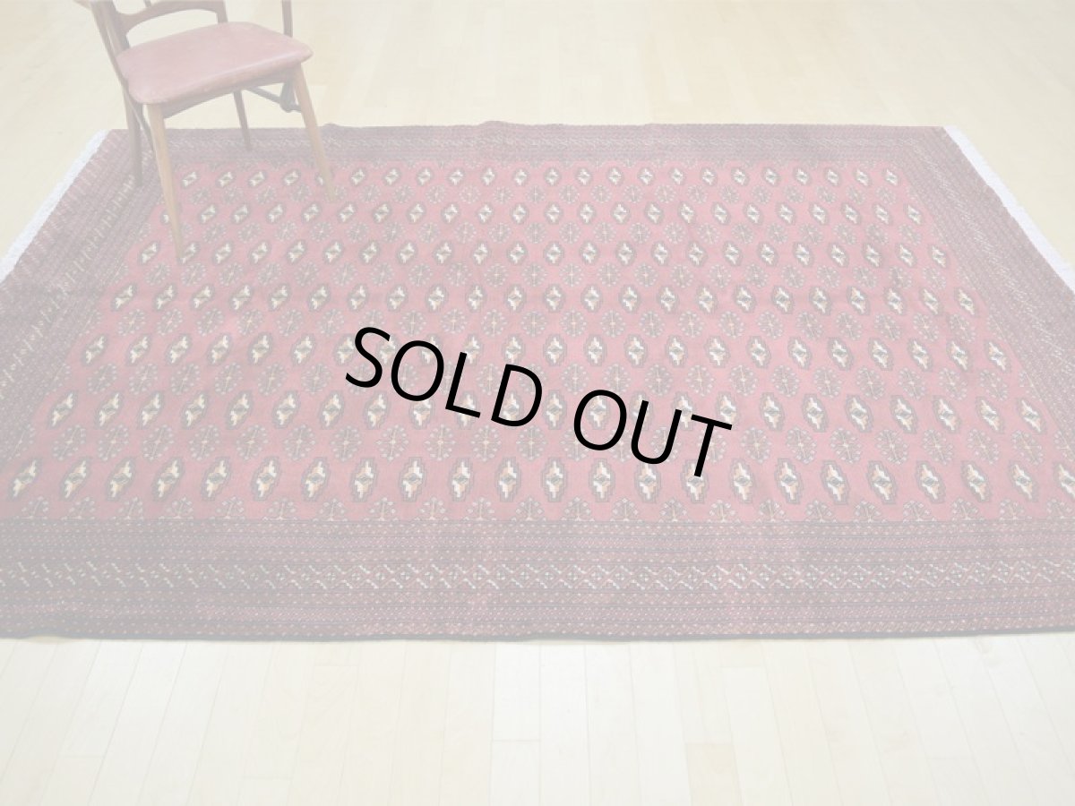 画像3: 良品 ペルシャ 絨毯 トルクメン 縦2.9m 5.6? 6帖 リビング ダイニング 3人掛けソファ サイズ 285 x 195 cm  A193 天然 肉厚 ウール 手織り ハンドメイド トライバル ラグ マット カーペット 赤茶 エンジ  幾何学模様 民族柄 (3)