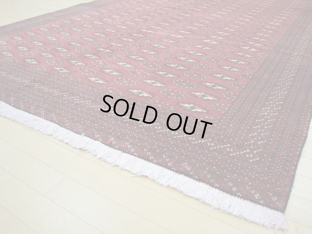 画像11: 良品 ペルシャ 絨毯 トルクメン 縦2.9m 5.6? 6帖 リビング ダイニング 3人掛けソファ サイズ 285 x 195 cm  A193 天然 肉厚 ウール 手織り ハンドメイド トライバル ラグ マット カーペット 赤茶 エンジ  幾何学模様 民族柄 (11)