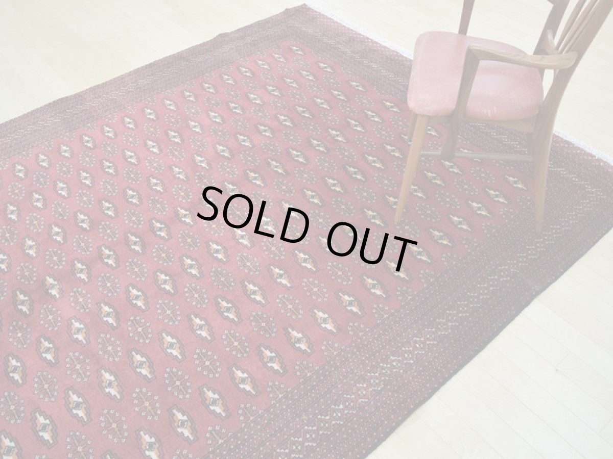 画像8: 良品 ペルシャ 絨毯 トルクメン 縦2.9m 5.6? 6帖 リビング ダイニング 3人掛けソファ サイズ 285 x 195 cm  A193 天然 肉厚 ウール 手織り ハンドメイド トライバル ラグ マット カーペット 赤茶 エンジ  幾何学模様 民族柄 (8)