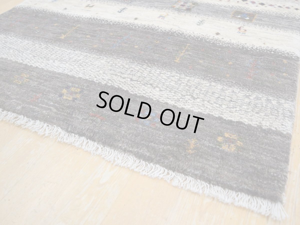 画像11: 新品 ペルシャ ギャッベ  縦1.8m 2.3? リビング ダイニング 2人掛けソファ サイズ 183 × 125 cm E101 肉厚 天然 ウール ギャベ 手織り ハンドメイド ラグ 絨毯 カーペット 原毛 生成り グレー クリーム リビングダイニングルームやベッドサイドに (11)