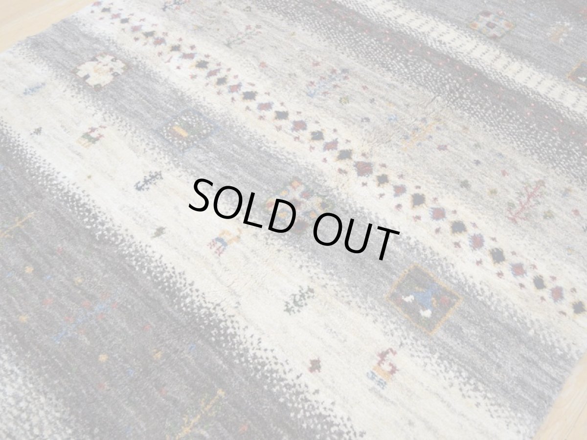 画像10: 新品 ペルシャ ギャッベ  縦1.8m 2.3? リビング ダイニング 2人掛けソファ サイズ 183 × 125 cm E101 肉厚 天然 ウール ギャベ 手織り ハンドメイド ラグ 絨毯 カーペット 原毛 生成り グレー クリーム リビングダイニングルームやベッドサイドに (10)