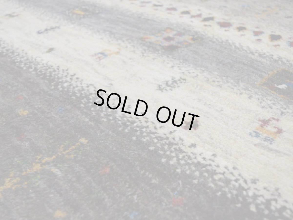 画像12: 新品 ペルシャ ギャッベ  縦1.8m 2.3? リビング ダイニング 2人掛けソファ サイズ 183 × 125 cm E101 肉厚 天然 ウール ギャベ 手織り ハンドメイド ラグ 絨毯 カーペット 原毛 生成り グレー クリーム リビングダイニングルームやベッドサイドに (12)