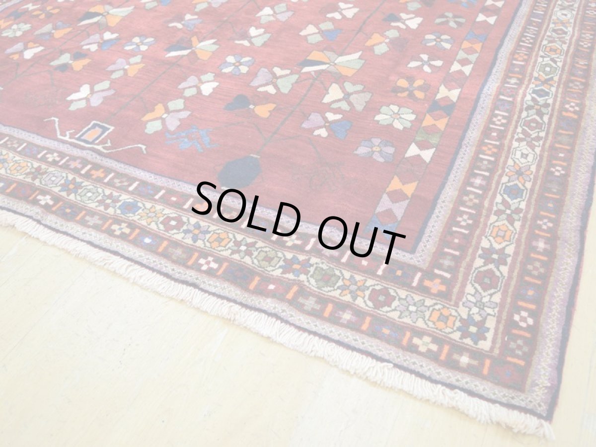 画像11: 良品 ペルシャ 絨毯 シールジャーン 縦2.4m 4.6㎡ 3帖 リビング ダイニング 3人掛けソファ サイズ 240 x 190 cm E110 天然 肉厚 ウール 手織り ハンドメイド トライバル ラグ 部族絨毯 マット カーペット 赤 花柄 幾何学模様 民族柄 b-E110-240190h084 (11)