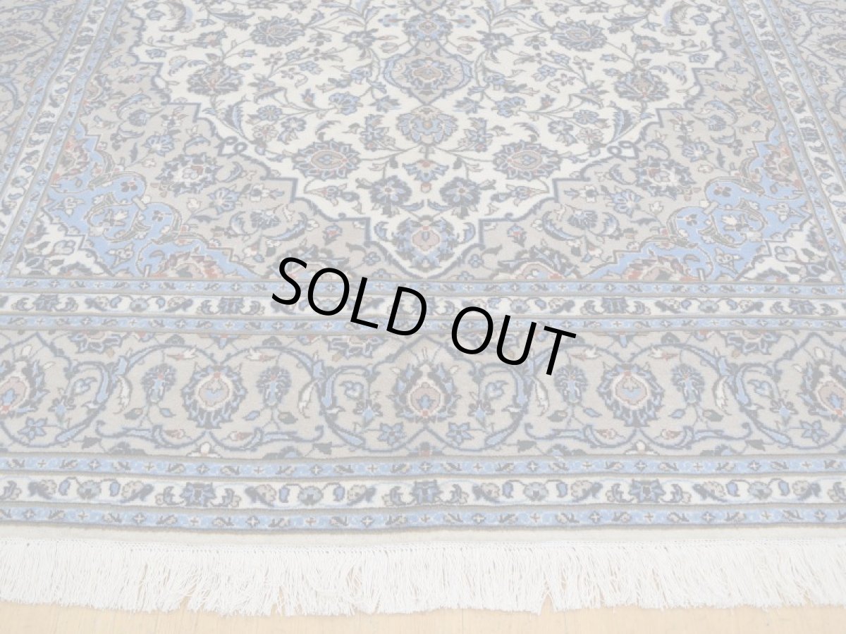 画像6: 極上美品 ペルシャ 絨毯 カシャーン 縦3m 6? 6帖 リビング ダイニング 3人掛けソファ コーナーソファ 大判 サイズ 295 x 200 cm No.237 肉厚 ウール 天然 手織り トライバル ラグ 敷物 マット カーペット 生成り グレー 水色 メダリオン ヴィンテージ ビンテージ (6)