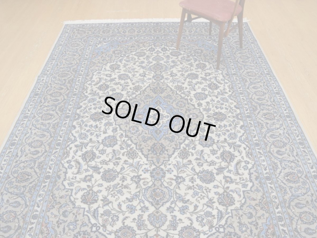 画像5: 極上美品 ペルシャ 絨毯 カシャーン 縦3m 6? 6帖 リビング ダイニング 3人掛けソファ コーナーソファ 大判 サイズ 295 x 200 cm No.237 肉厚 ウール 天然 手織り トライバル ラグ 敷物 マット カーペット 生成り グレー 水色 メダリオン ヴィンテージ ビンテージ (5)