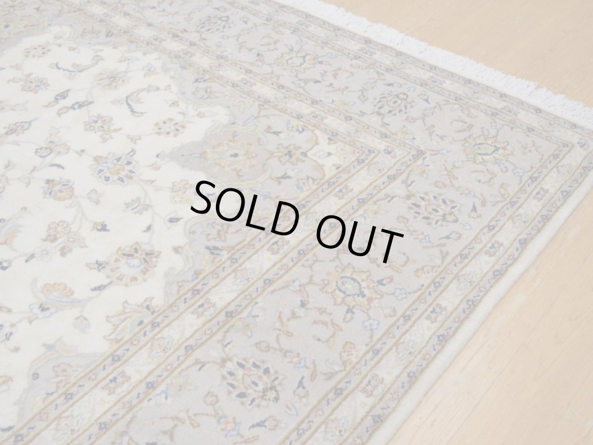 画像9: 美品 ペルシャ 絨毯 カシャーン 縦3m 6.2? 6帖 リビング ダイニング 3人掛けソファ コーナーソファ 大判 サイズ 299 x 208 cm No.267 肉厚 ウール 天然 手織り トライバル ラグ 敷物 マット カーペット 生成り クリーム メダリオン ヴィンテージ ビンテージ a-267-299208s006-087 (9)