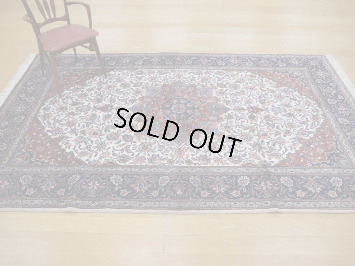 画像3: 美品 ペルシャ 絨毯 ヤズド 縦3m 6? 6帖 リビング ダイニング 3人掛けソファ コーナーソファ 大判 サイズ 304 x 196 cm No.336 ウール 天然 手織り トライバル ラグ 敷物 マット カーペット 生成り クリーム メダリオン ヴィンテージ ビンテージ a-336-304196s056-548 (3)