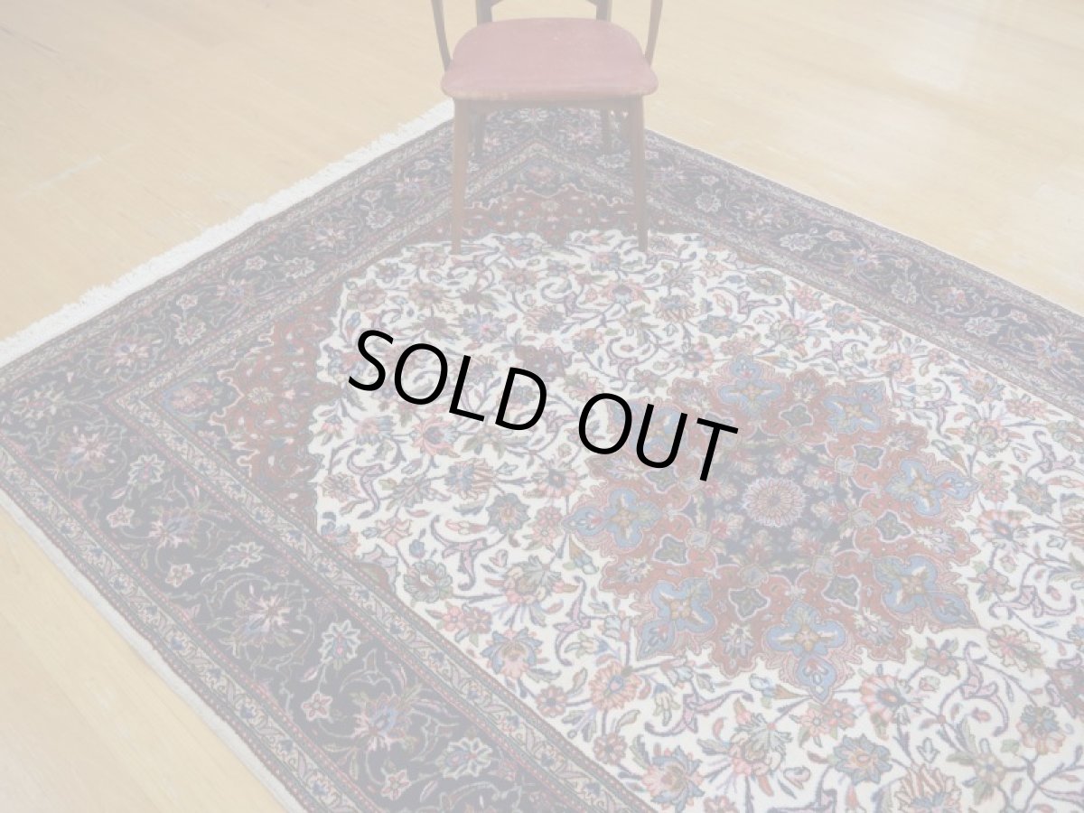 画像8: 美品 ペルシャ 絨毯 ヤズド 縦3m 6? 6帖 リビング ダイニング 3人掛けソファ コーナーソファ 大判 サイズ 304 x 196 cm No.336 ウール 天然 手織り トライバル ラグ 敷物 マット カーペット 生成り クリーム メダリオン ヴィンテージ ビンテージ a-336-304196s056-548 (8)