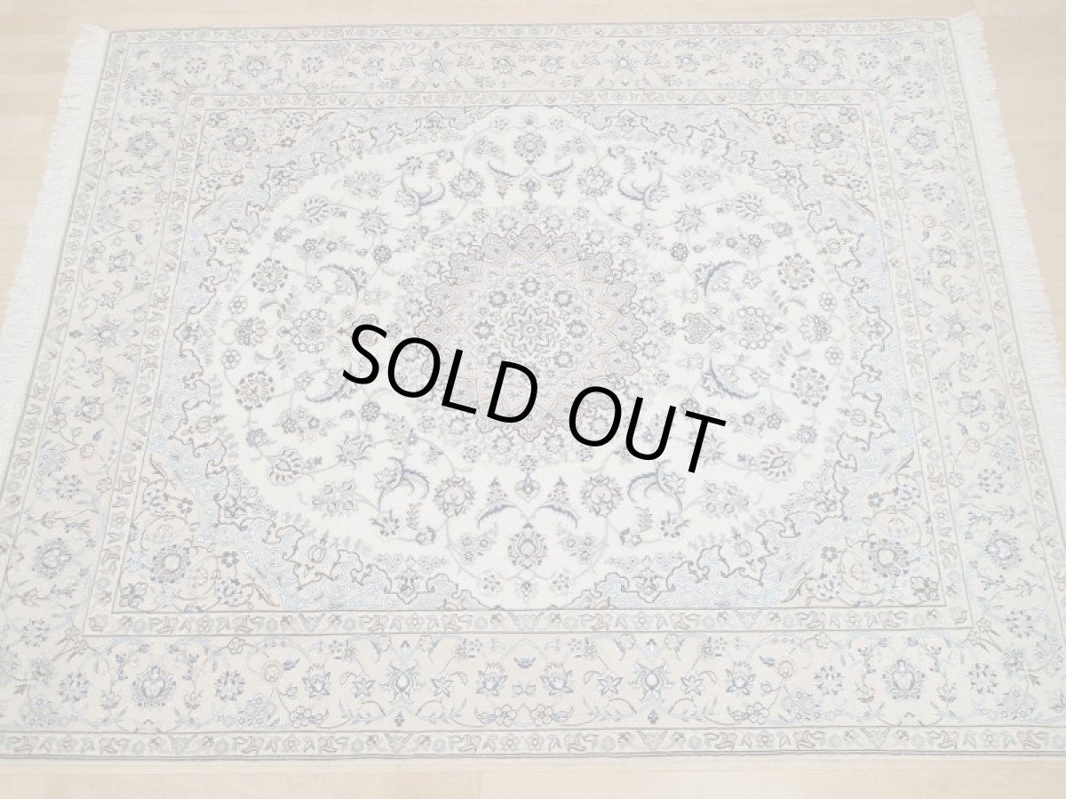 画像4: 新品 ペルシャ 絨毯 ナイン 9la ノーラー 縦2.5m 5㎡ 4.5帖(四畳半) リビング ダイニング 3人掛け ソファ サイズ スクエア 正方形タイプ 250 x 200 cm No.136 天然 ウール 手織り ラグ ハンドメイド カーペット 敷物 クラシック スタイル 生成り ベージュ 青 (4)