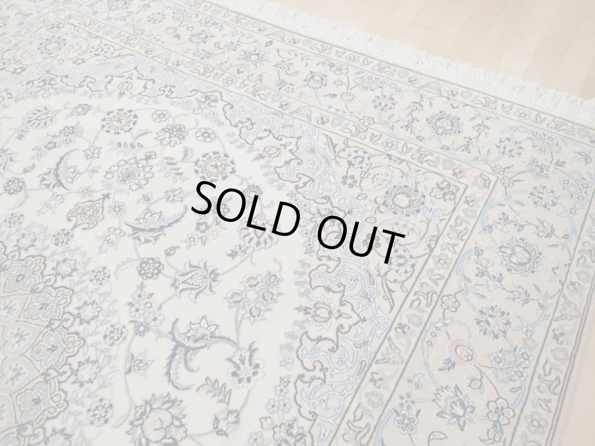 画像9: 新品 ペルシャ 絨毯 ナイン 9la ノーラー 縦2.5m 5㎡ 4.5帖(四畳半) リビング ダイニング 3人掛け ソファ サイズ スクエア 正方形タイプ 250 x 200 cm No.136 天然 ウール 手織り ラグ ハンドメイド カーペット 敷物 クラシック スタイル 生成り ベージュ 青 (9)