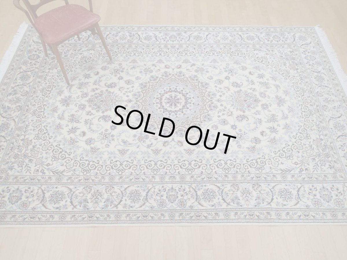 画像3: 新品 ペルシャ 絨毯 ナイン 9la ノーラー 縦3m 6.2㎡ 6帖 リビング ダイニング 大判 3人掛け ソファ サイズ 300 x 205 cm 138 シルク ウール 手織り ラグ ハンドメイド カーペット 敷物 クラシック スタイル クリーム ベージュ アイボリー 生成り 白 青 n-138-300205s048-0011 (3)