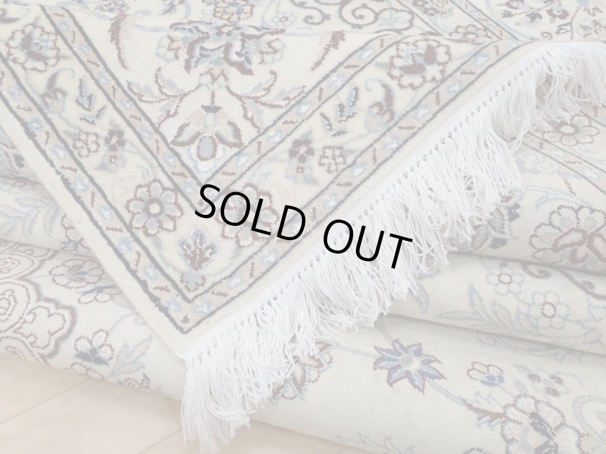 画像13: 新品 ペルシャ 絨毯 ナイン 9la ノーラー 縦3m 6.2㎡ 6帖 リビング ダイニング 大判 3人掛け ソファ サイズ 300 x 205 cm 138 シルク ウール 手織り ラグ ハンドメイド カーペット 敷物 クラシック スタイル クリーム ベージュ アイボリー 生成り 白 青 n-138-300205s048-0011 (13)