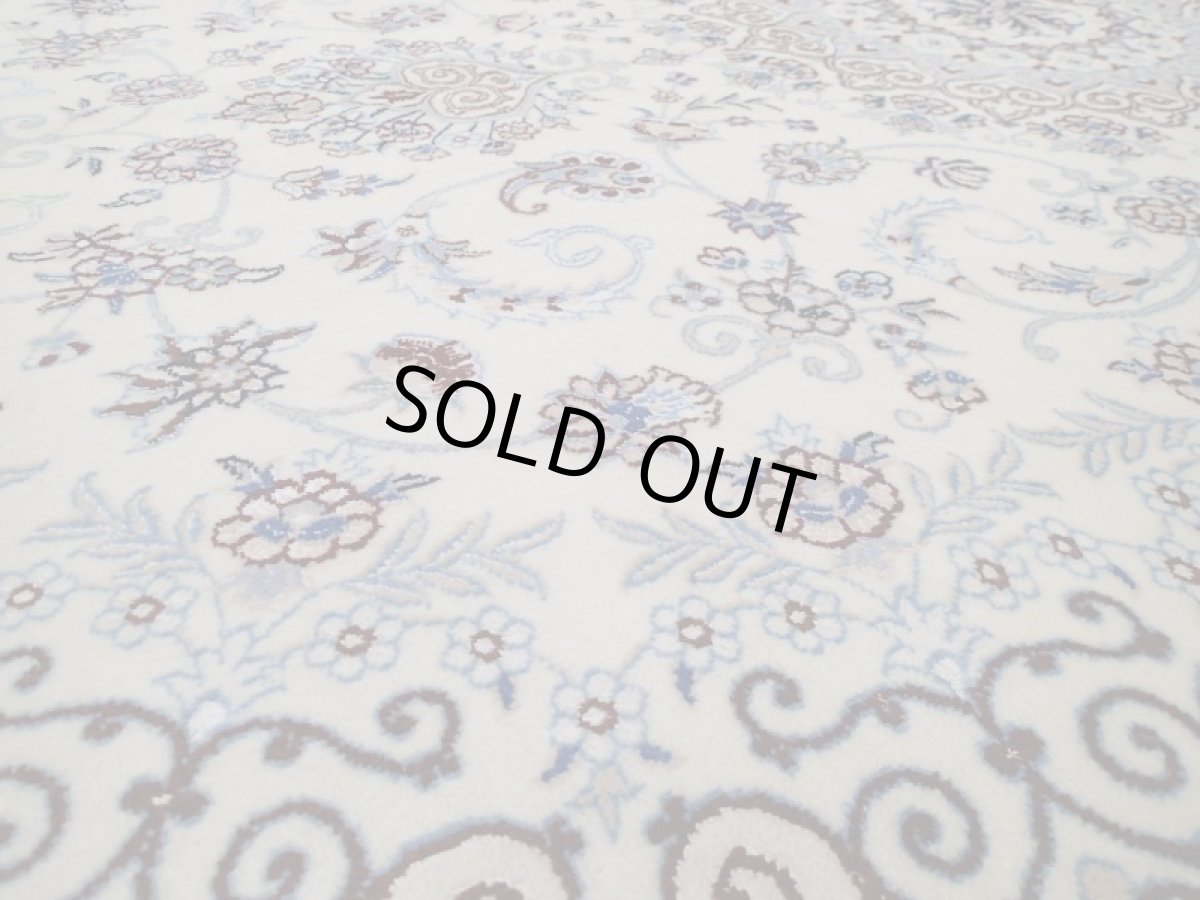 画像11: 新品 ペルシャ 絨毯 ナイン 9la ノーラー 縦3m 6.2㎡ 6帖 リビング ダイニング 大判 3人掛け ソファ サイズ 300 x 205 cm 138 シルク ウール 手織り ラグ ハンドメイド カーペット 敷物 クラシック スタイル クリーム ベージュ アイボリー 生成り 白 青 n-138-300205s048-0011 (11)