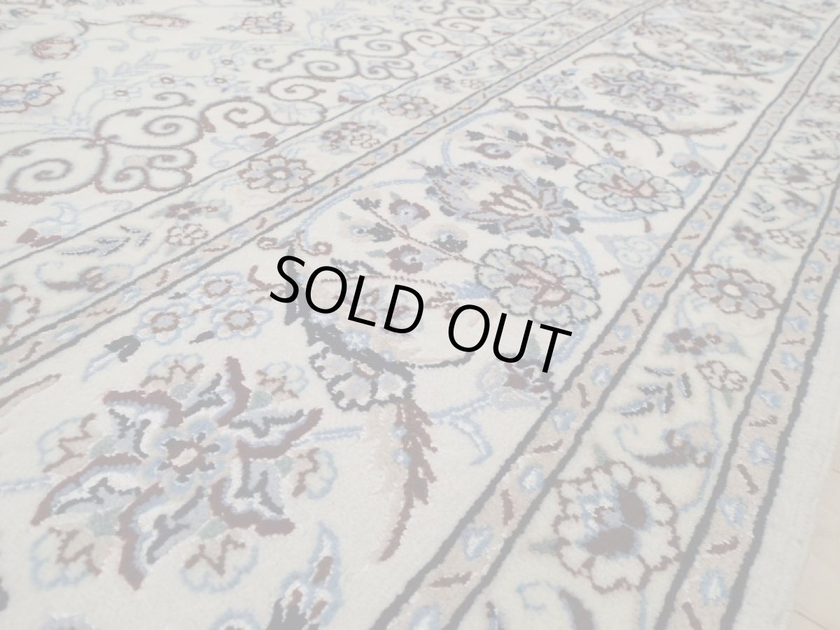 画像12: 新品 ペルシャ 絨毯 ナイン 9la ノーラー 縦3m 6.2㎡ 6帖 リビング ダイニング 大判 3人掛け ソファ サイズ 300 x 205 cm 138 シルク ウール 手織り ラグ ハンドメイド カーペット 敷物 クラシック スタイル クリーム ベージュ アイボリー 生成り 白 青 n-138-300205s048-0011 (12)