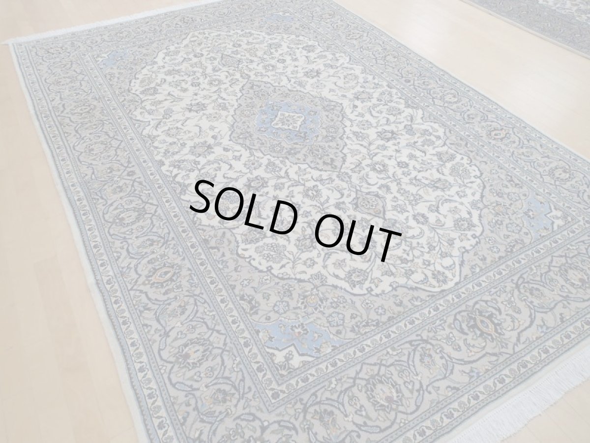 画像7: 美品 ペルシャ 絨毯 カシャーン 縦3m 6㎡ 6帖 リビング ダイニング 3人掛けソファ コーナーソファ 大判 サイズ 296 x 202 cm No.113 肉厚 ウール 天然 手織り トライバル ラグ 敷物 マット カーペット 生成り グレー 水色 メダリオン ヴィンテージ ビンテージ a-113-296202s055-517 (7)