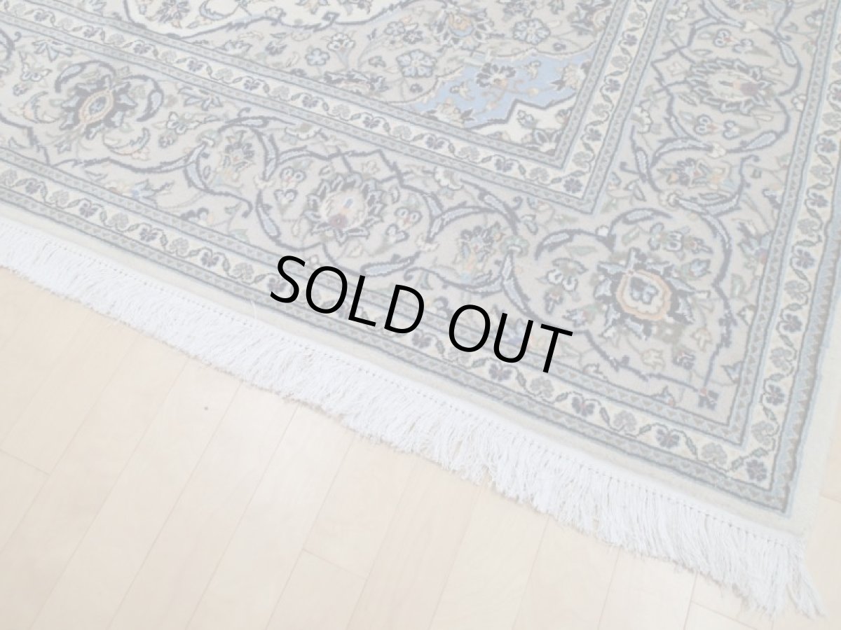 画像10: 美品 ペルシャ 絨毯 カシャーン 縦3m 6㎡ 6帖 リビング ダイニング 3人掛けソファ コーナーソファ 大判 サイズ 296 x 202 cm No.113 肉厚 ウール 天然 手織り トライバル ラグ 敷物 マット カーペット 生成り グレー 水色 メダリオン ヴィンテージ ビンテージ a-113-296202s055-517 (10)