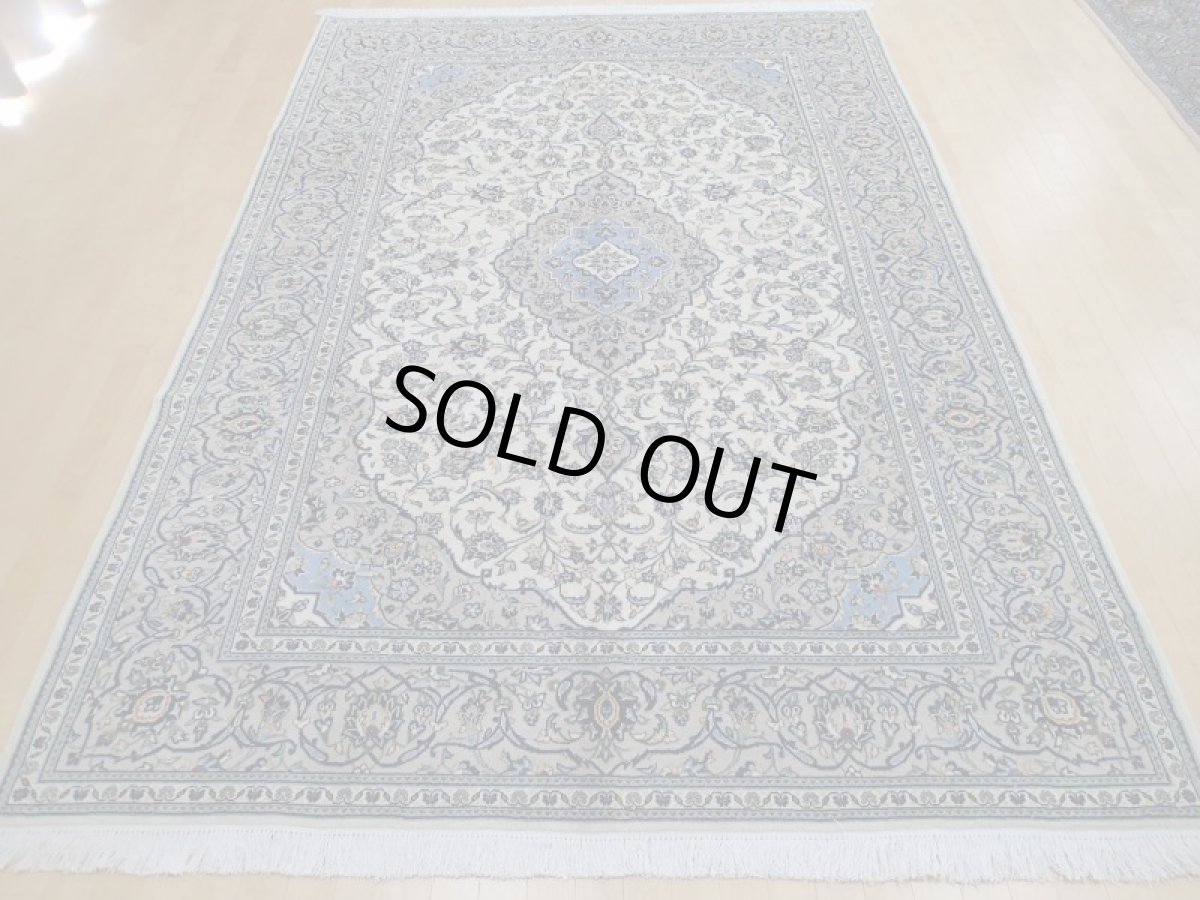 画像4: 美品 ペルシャ 絨毯 カシャーン 縦3m 6㎡ 6帖 リビング ダイニング 3人掛けソファ コーナーソファ 大判 サイズ 296 x 202 cm No.113 肉厚 ウール 天然 手織り トライバル ラグ 敷物 マット カーペット 生成り グレー 水色 メダリオン ヴィンテージ ビンテージ a-113-296202s055-517 (4)